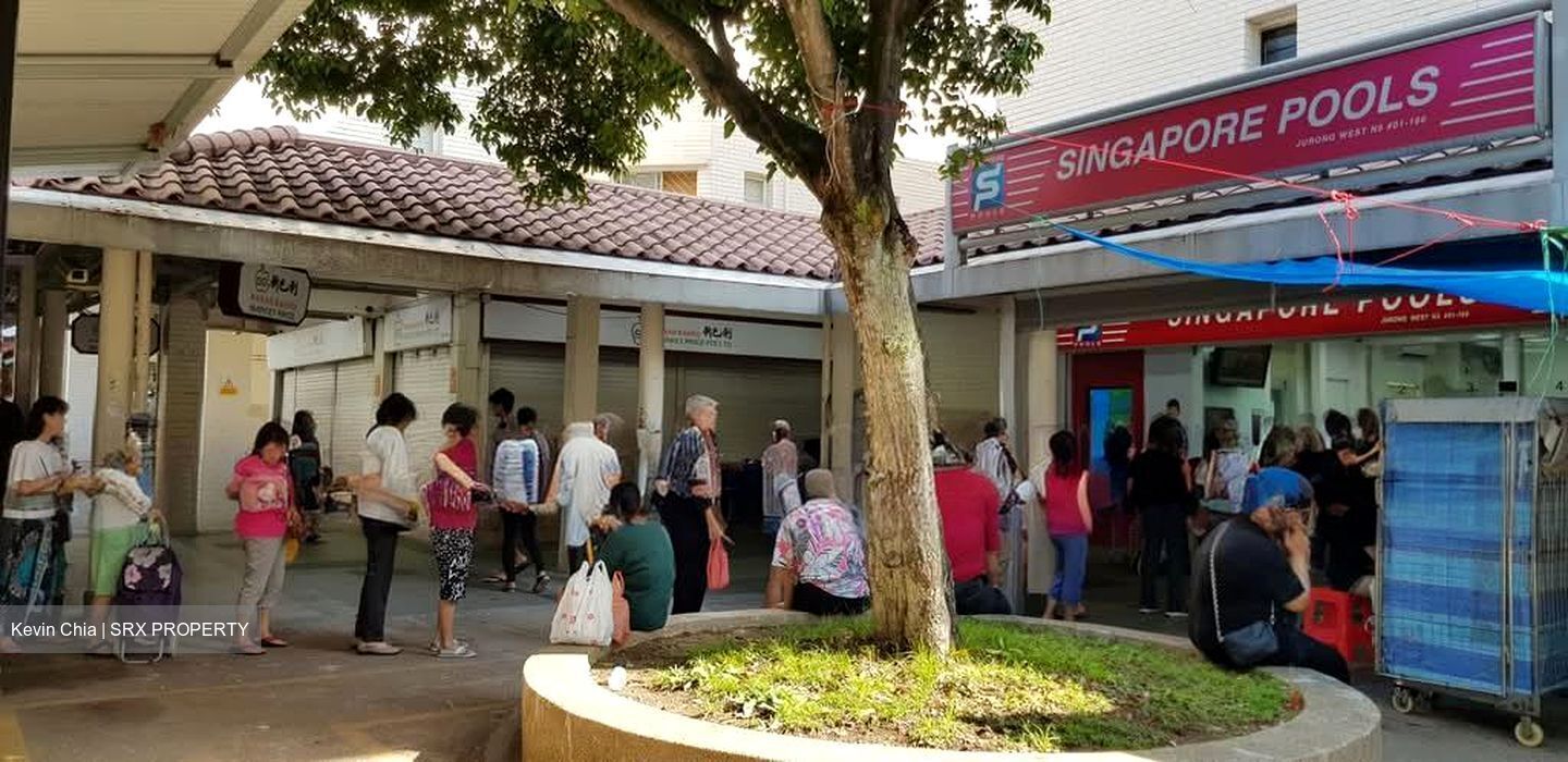 Jurong West Avenue 1 (D22), Shop House #569178401